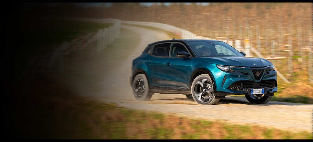 ALFA ROMEO JUNIOR  IBRIDA 145 CV Q4 SPRINT DA 349€/MESE  ZERO INTERESSI E ZERO MAXIRATA FINALE - Stellantis &You