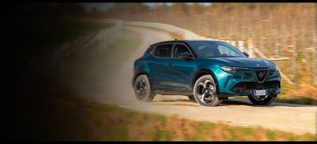 ALFA ROMEO JUNIOR IBRIDA 145 CV Q4 SPRINT DA 199€/MESE CON 5.000€ DI VANTAGGI PER TUTTI - Stellantis &You ALFA ROMEO JUNIOR IBRIDA 145 CV Q4 SPRINT DA 199€/MESE CON 5.000€ DI VANTAGGI PER TUTTI - Stellantis &You