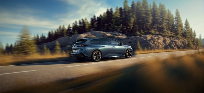 PEUGEOT 308 SW Plug-In Hybrid - Stellantis &You PEUGEOT 308 SW Plug-In Hybrid - Stellantis &You