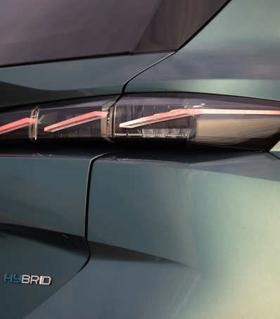 Differenza tra un'auto ibrida e ibrida plug-in - Stellantis &You Differenza tra un'auto ibrida e ibrida plug-in - Stellantis &You