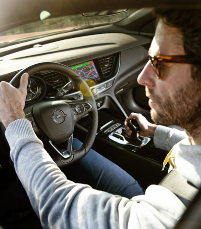 Stuurbekrachtiging helpt de chauffeur om zijn voertuig makkelijker te besturen. Nut stuurbekrachtiging wagen - Stellantis &You