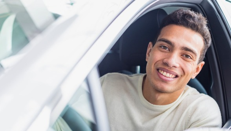 ¿Qué coche elegir para un conductor joven? - Stellantis &You
