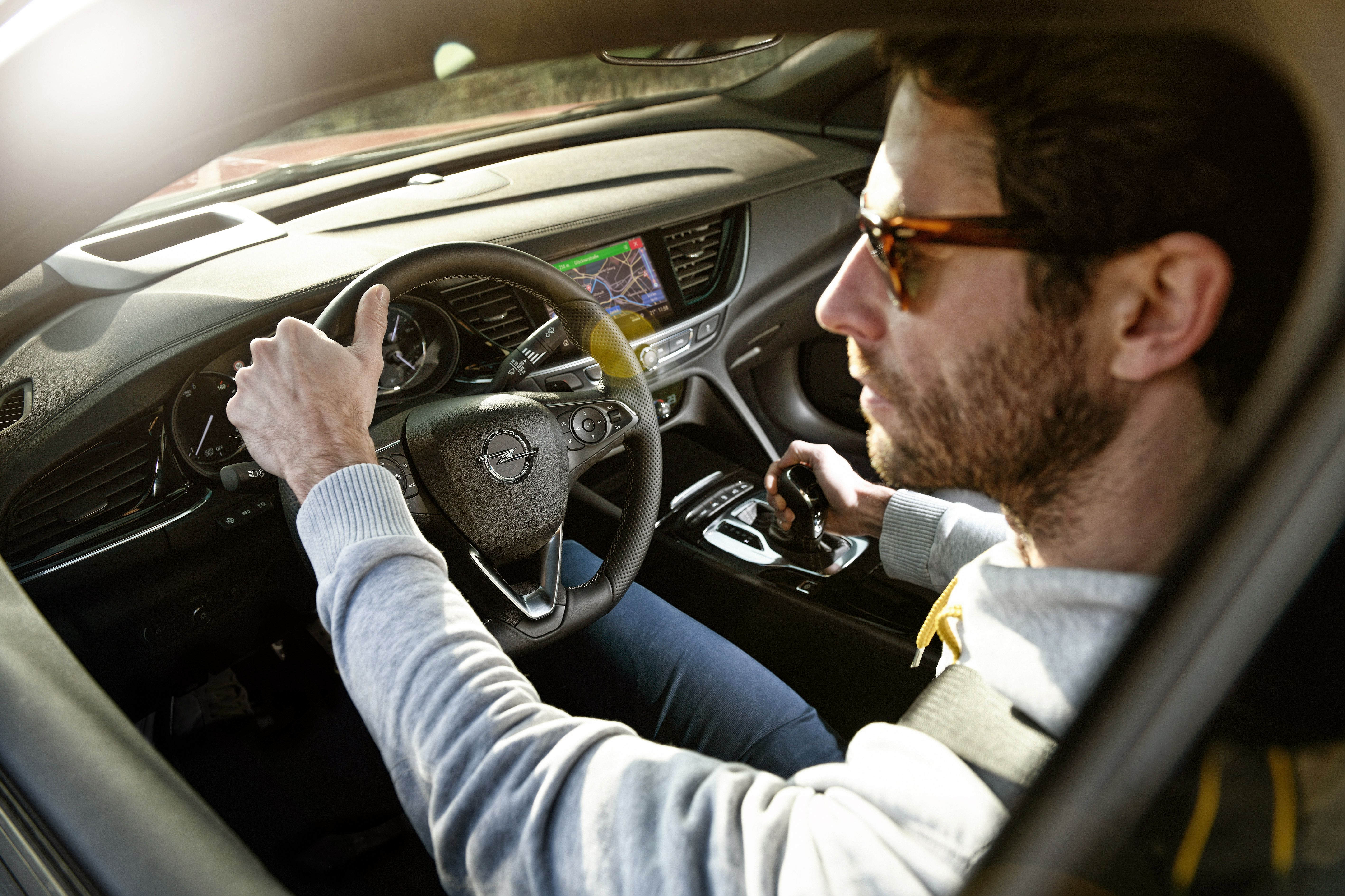 Rôle direction assistée voiture - Stellantis &You