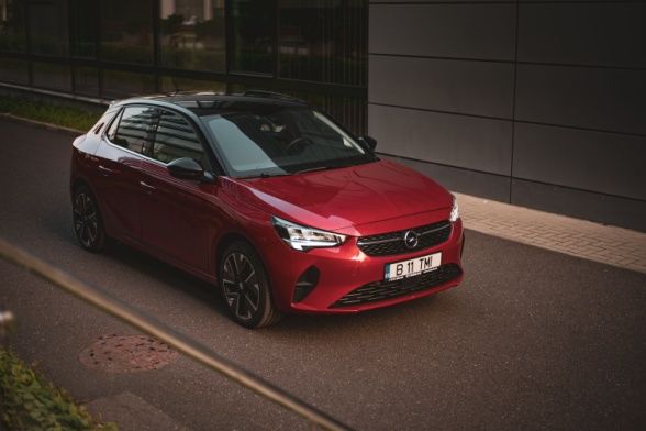 Comparatif Opel Corsa vs Peugeot 208 - Stellantis &You