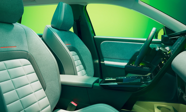 Nuova C5 Aircross Plug-in Hybrid - Stellantis &You