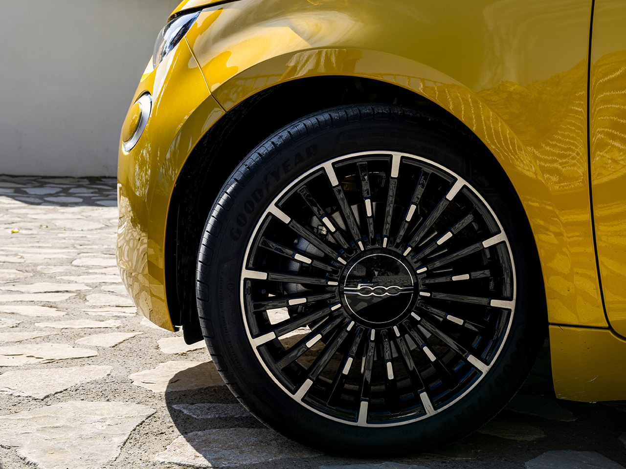 Nuevo Fiat 500 Híbrido Exterior - Stellantis &You