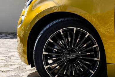 Nuova Fiat 500 Ibrida Esterni - Stellantis &You