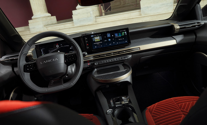 Lancia Ypsilon Elettrica interni - Stellantis &You
