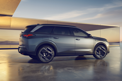 Peugeot 5008 Plug-In Hybrid Esterni - Stellantis &You Peugeot 5008 Plug-In Hybrid Esterni - Stellantis &You