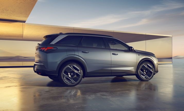 Peugeot 5008 Plug-In Hybrid - Stellantis &You Peugeot 5008 Plug-In Hybrid - Stellantis &You