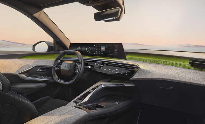 Peugeot  E-5008 - Stellantis &You