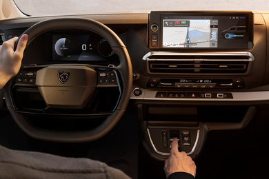 Peugeot  E-Traveller Tecnologia - Stellantis &You