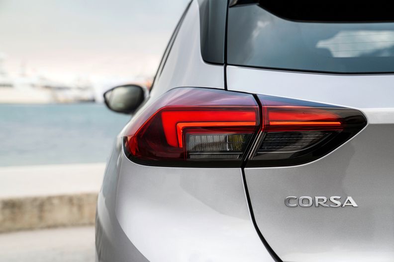 opel corsa limousine