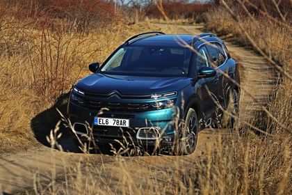 citroen-c5-vs-peugeot-2008