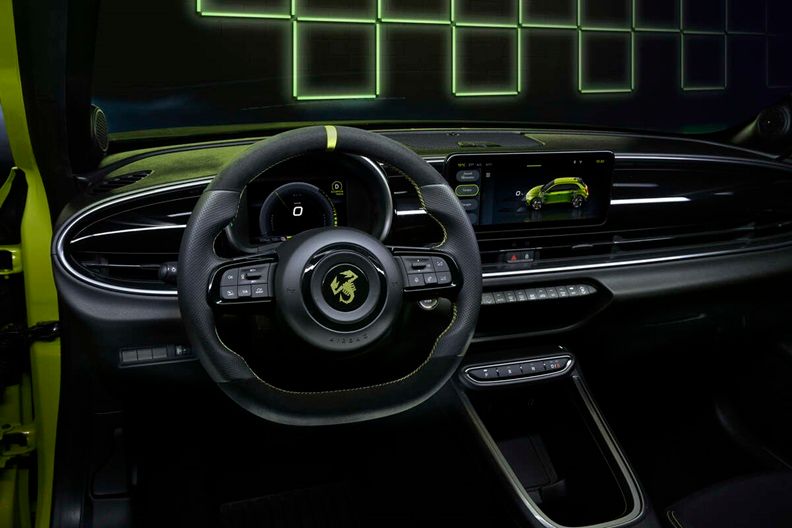 écran tactile Abarth 600e